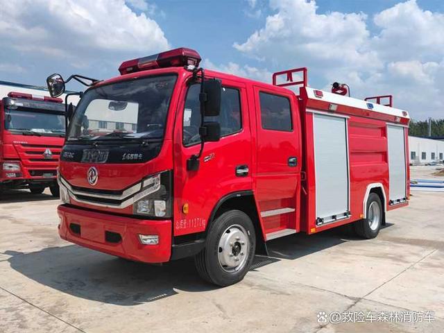 上海再添新翼 大力消防車(chē)強(qiáng)勢(shì)入駐，構(gòu)筑超大城市安全新防線